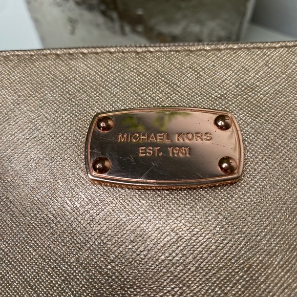 Michael Kors Cindy Large Dome Crossbody Bag Purse Chain Strap Metallic Rose Gold - Picture 5 of 14